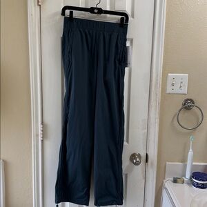Athleta Teal Windbreaker Rise pant with pull string hem for customizing. NWT